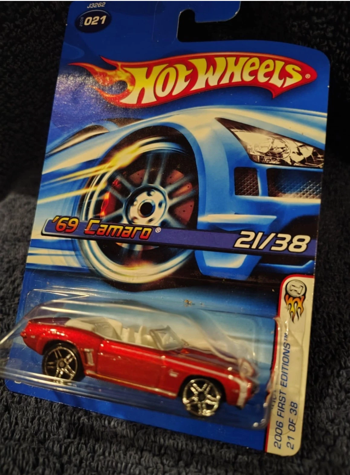 Hot Wheels 2006 First Edition 21/38 '69 Camaro Convertible Red #021
