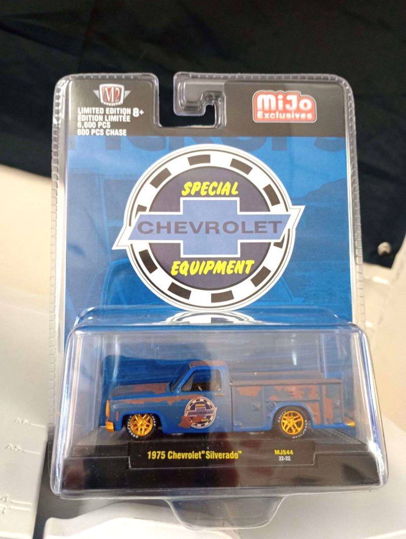 [Chase] M2 Machines MiJo Exclusives 1975 Chevrolet Silverado